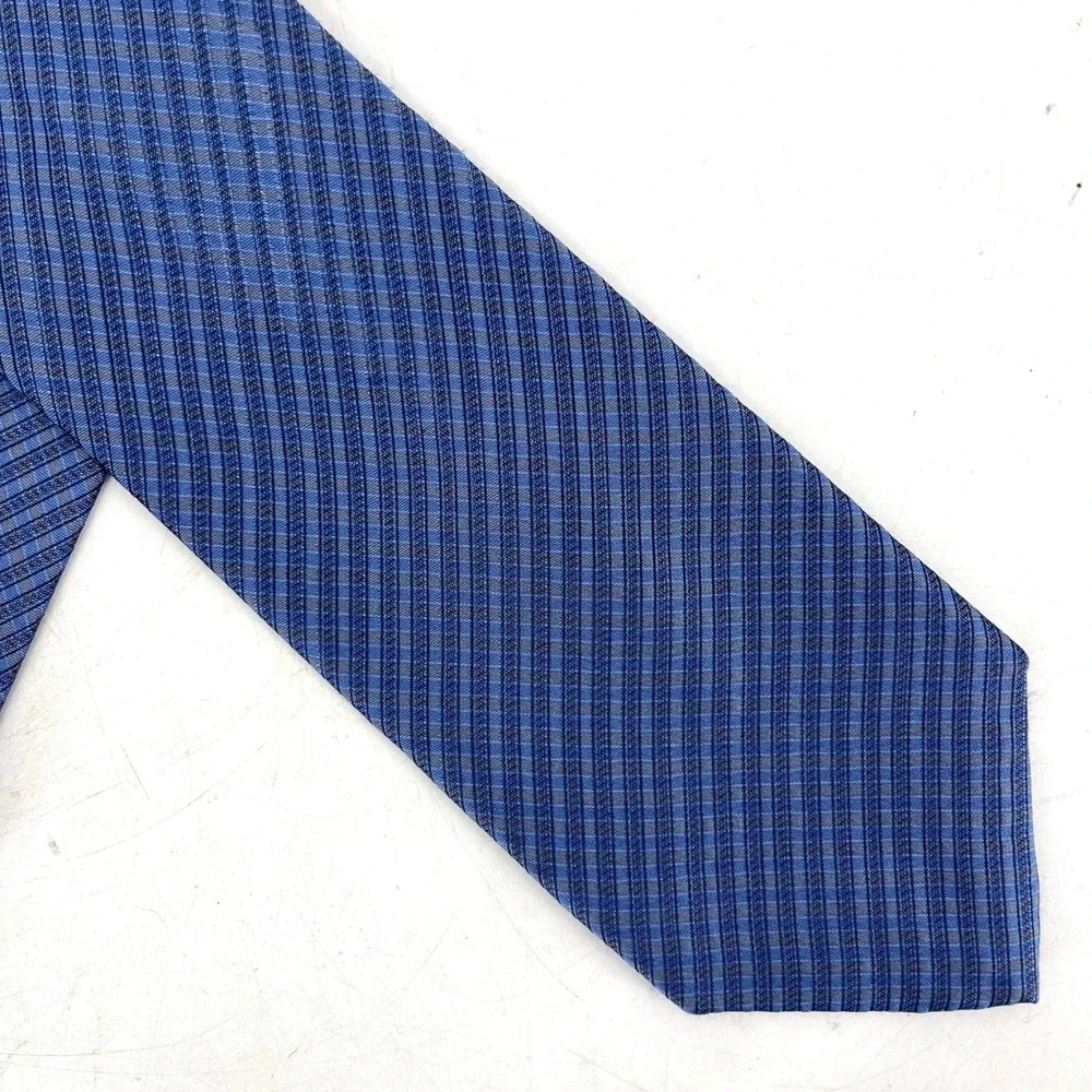 Calvin Klein Men Blue Silk Stripe Necktie 61‎ x 3.5